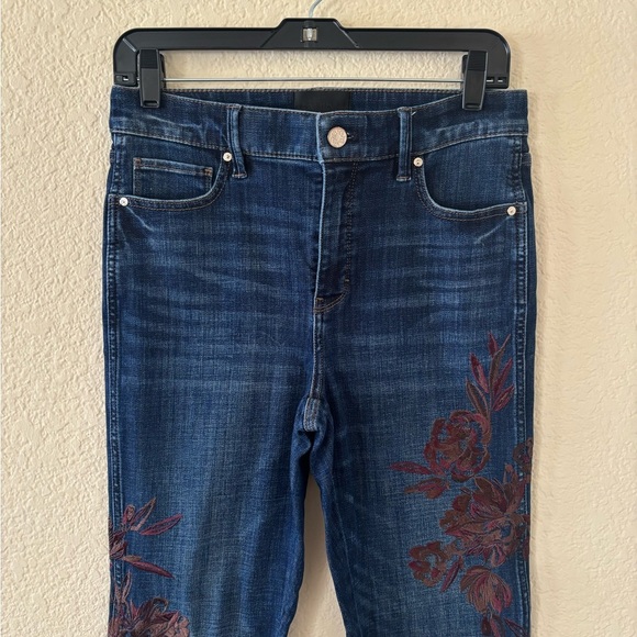 WHBM High-Rise Everyday Soft Denim™ Embroidered Straight Jeans Size 6 - Picture 4 of 13
